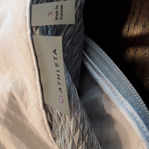 Athleta Snowscape Gray & White Quilted Running Jacket - Picture 6 of 6